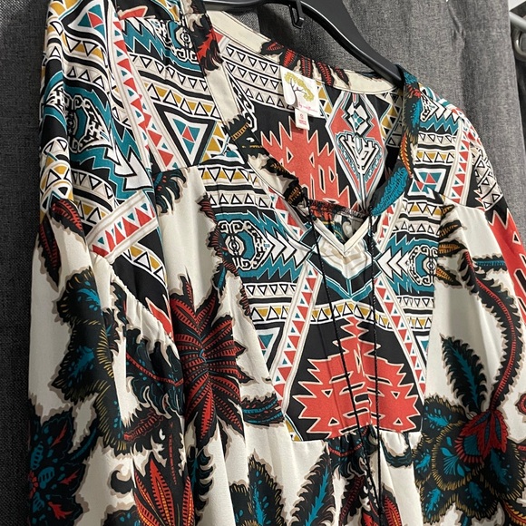 Fig and Flower Vibrant Geometric Floral Blouse - Picture 5 of 8